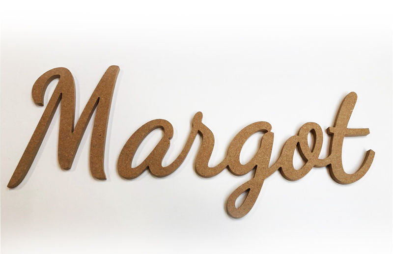 Prénom décoratif relief en bois pour Margot