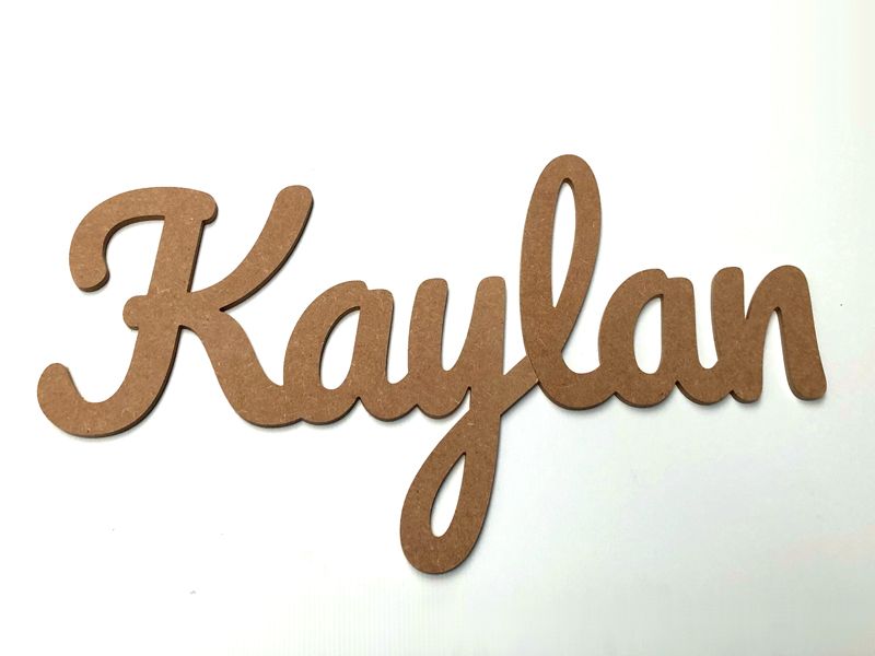 Prénom découpé bois en lettres attachées Kaylan
