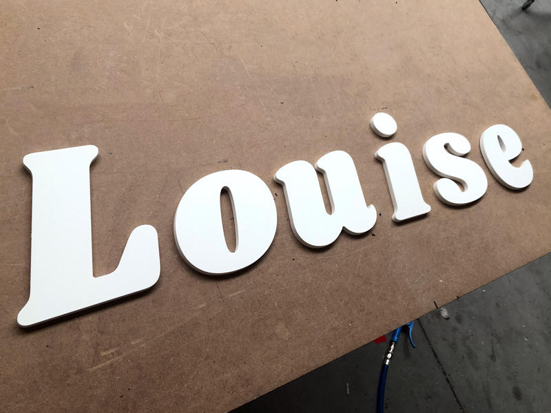 Grandes lettres découpées pour le prénom Louise