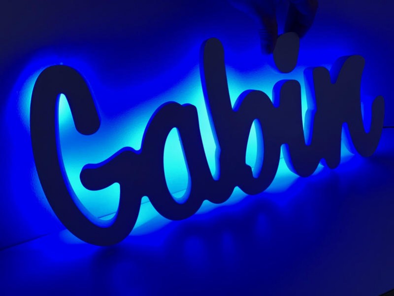 Lettres lumineuses en leds bleues pour le pr nom Gabin