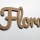 Prénom bois en lettres attachées Flora