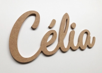 Prénom bois en lettres attachées pour Célia